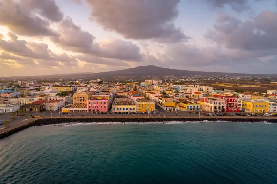 Vue aérienne de la baie de Mindelo, île de São Vicente, Cap-Vert